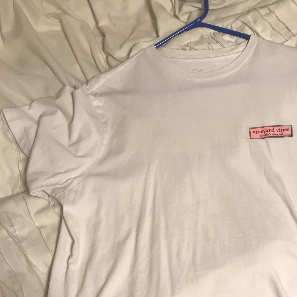 Vineyard vines t shirt